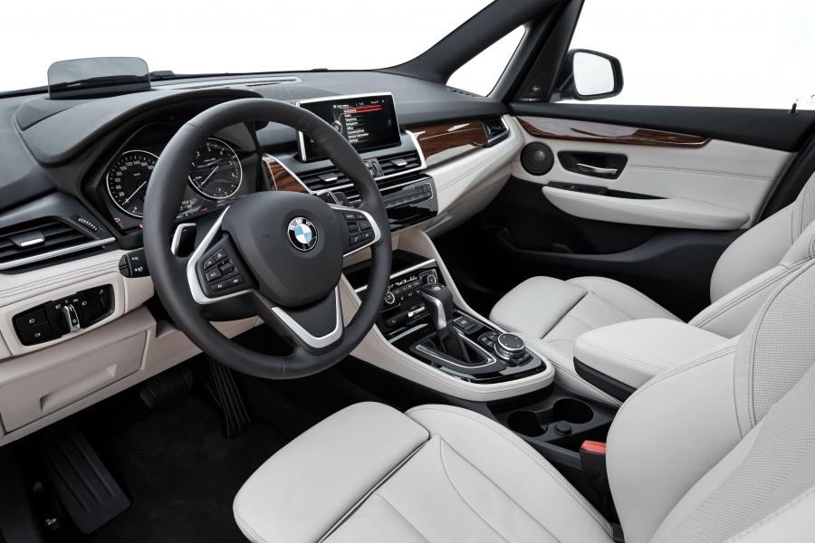 Интерьер BMW 220d xDrive Gran Tourer Luxury Line 2015 года  (фото 28 из 32)